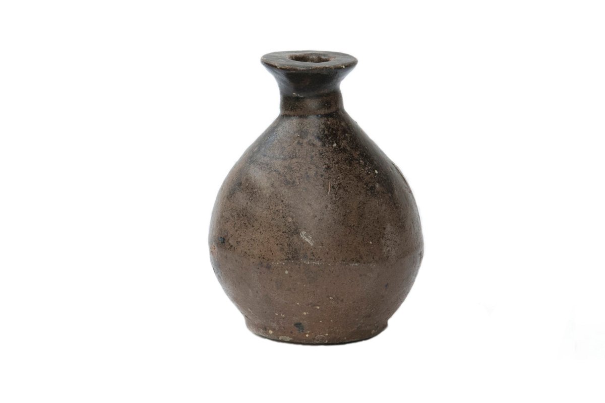 Antique Short Neck Vessel Found in Shipwreck Off Coast of Java